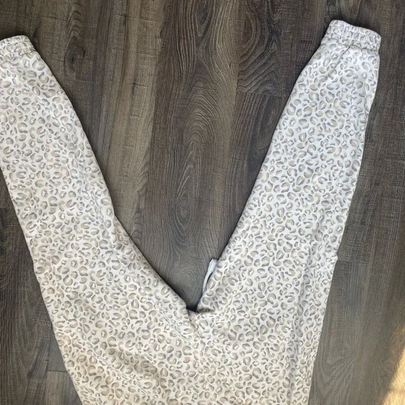 SOLD Abercrombie soft AF cheetah joggers - Picture 3 of 4